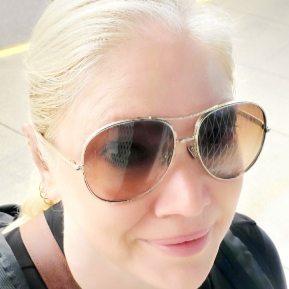 Meet your Posher, Leonie - Picture 1 of 1